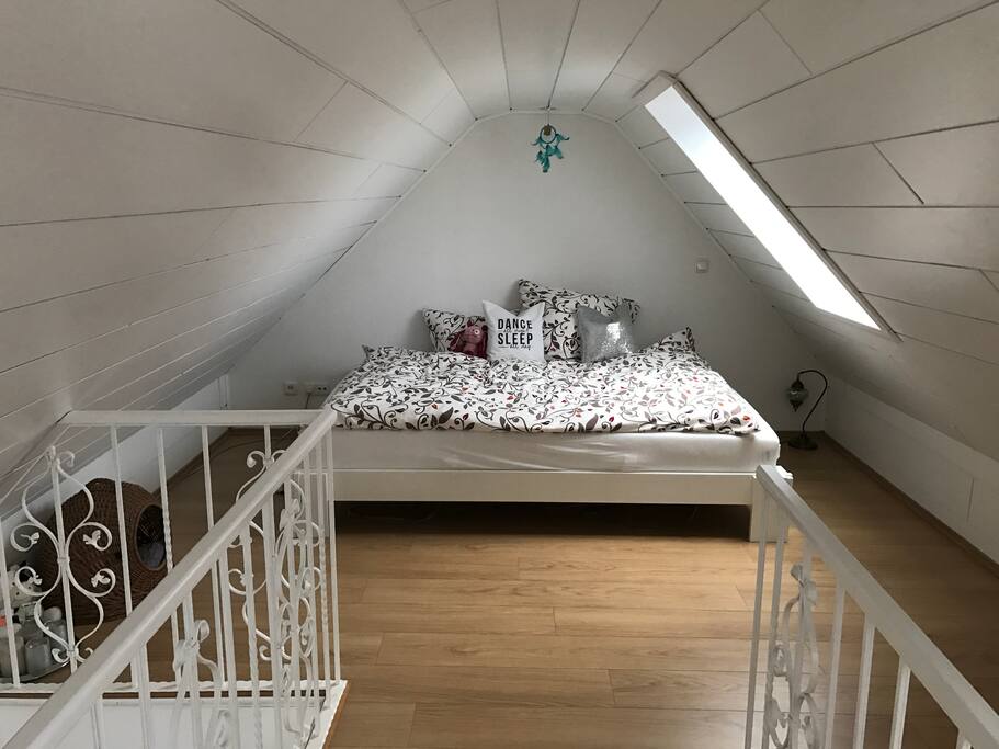 In the upper part of the moisten you will find a 140 Bed.