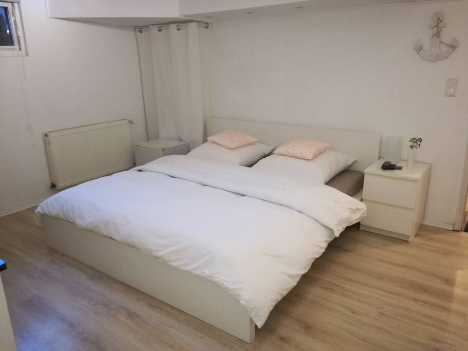 Doppelbett 180cm x 200cm