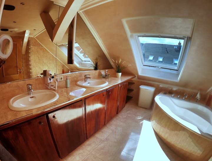 exclusive apartment for up to 10 people.