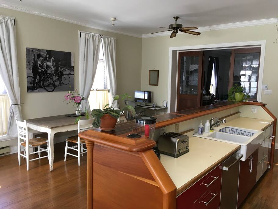 Bar & Dining area