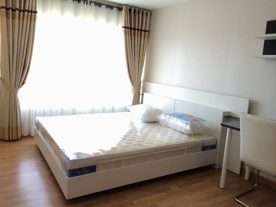 Big room with new mattress blanket and sheet