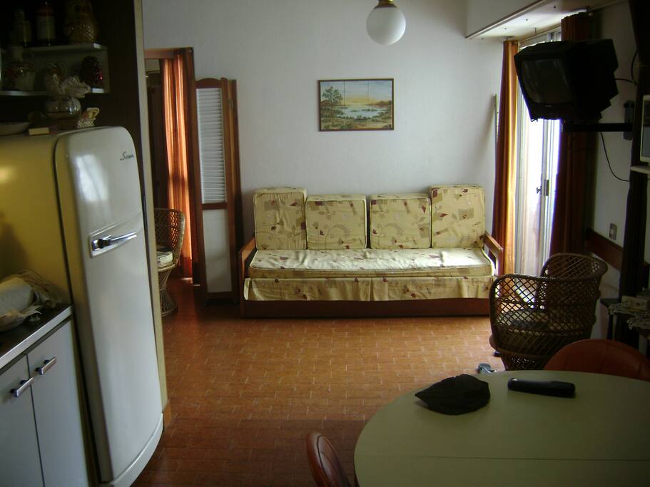 Sofá cama con otra cama inferior que se desplaza