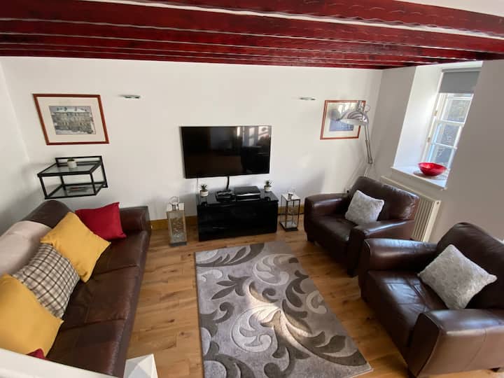 Peaceful
Cosy Cottage On Country Estate - Kilmarnock