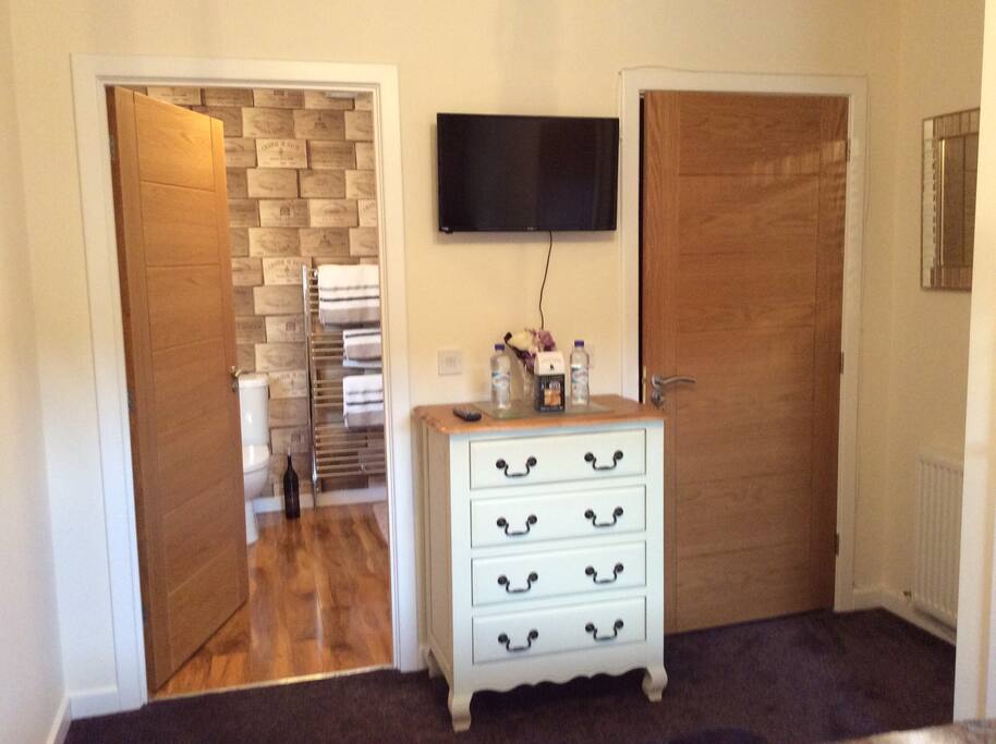 Bedroom/en suite