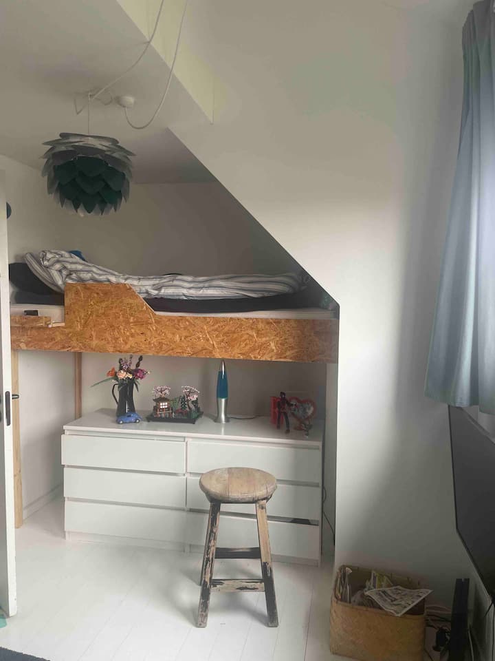 卧室， 90厘米床。 