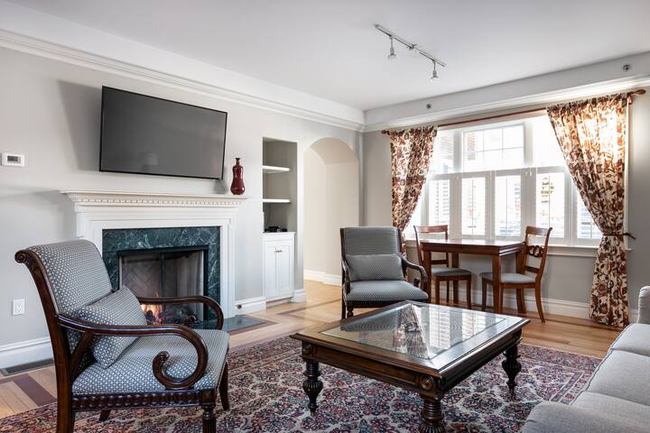 3 Br Condo Downtown Newport – off street parking gallery image 4