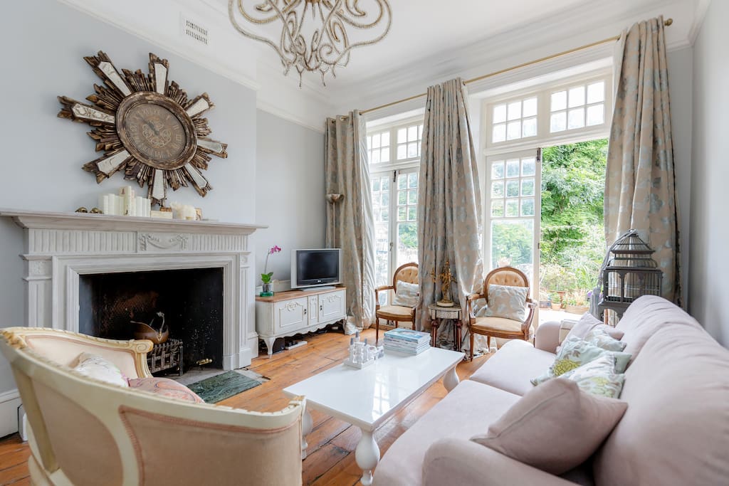 Large and light living room with French doors to roof terrace