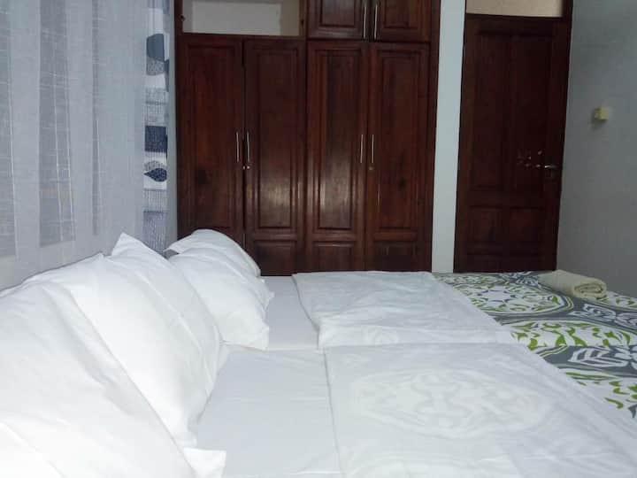 เตียงใหญ่ 2 หลัง