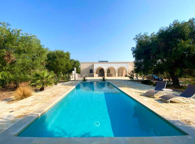 LUXUS VILLA WITH SWIMMINGPOOL, 1-6 p., CAROVIGNO