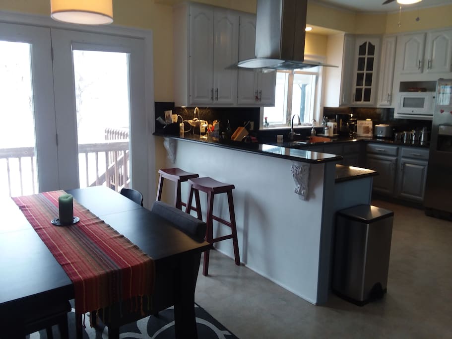 Dining Area & Kitchen