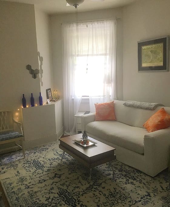 Cozy Lincoln Park Getaway