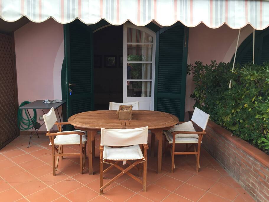 Ingresso dal giardino