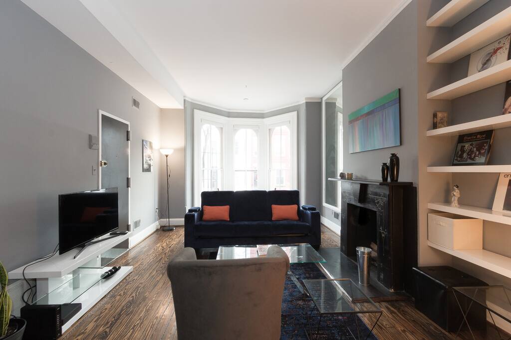 Gorgeous sunny open town home