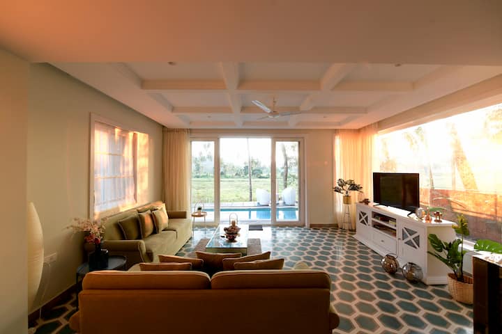 Living room image 8