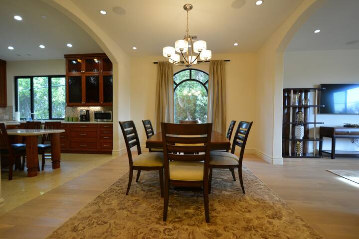 Luxury Penthouse In Century City gallery image 4