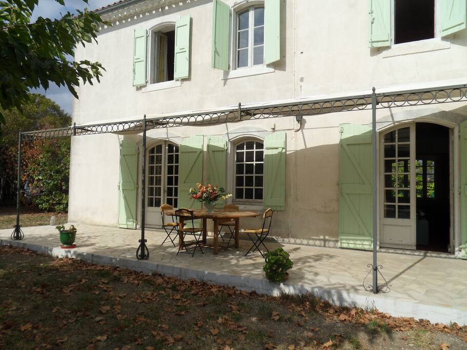 belle terrasse pour manger en famille