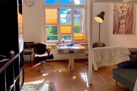 Sunny room, super central, 5min walk Bern station