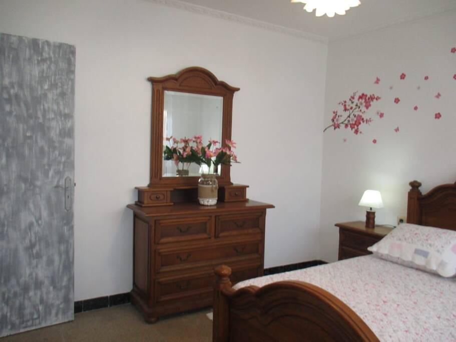 habitación con cama de 1,35m
