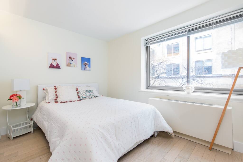 Queen size bed, great mattress