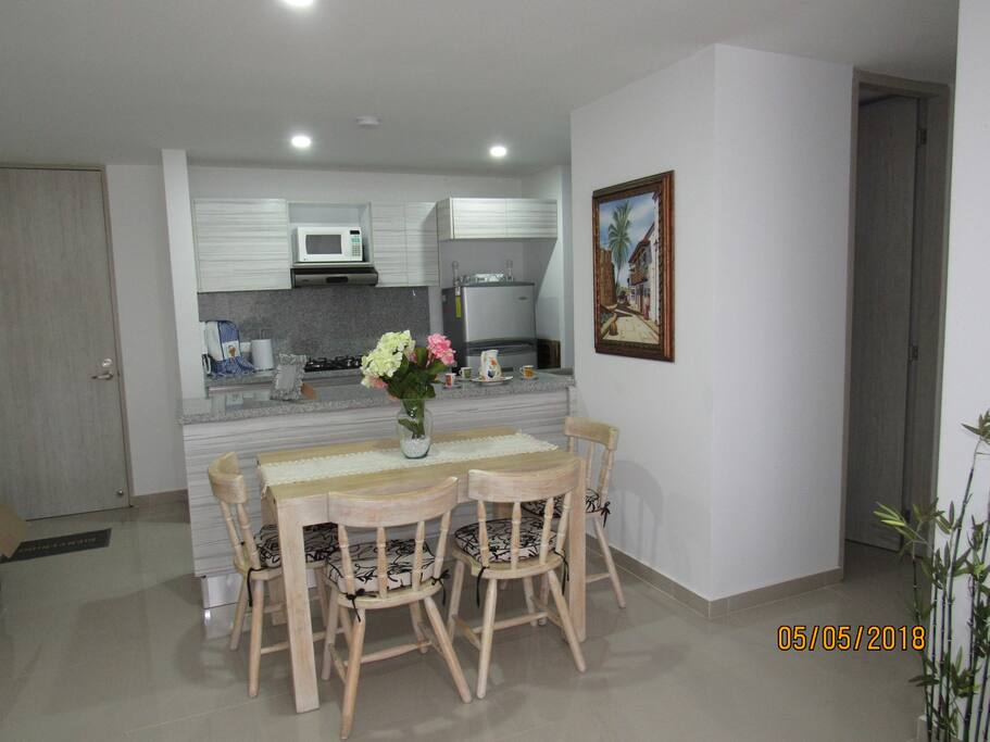 Cocina y barra americana.