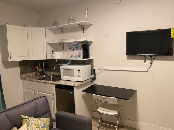 Spacious Cozy Room - Coral Springs, FL