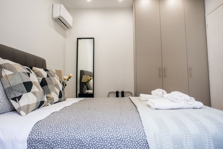 2 aircos, one in bedroom