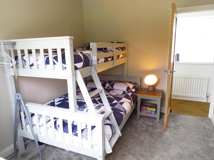 טלוויזיה חכמה בחדרים האלה