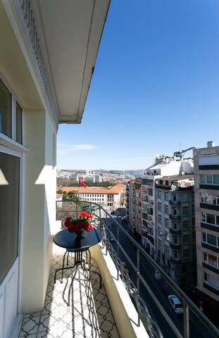 Stunning Bosphorus View & Historical Apartment gallery image 5