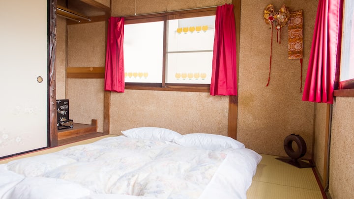 ห้องทาทามิชั้นสองพร้อมฟูกนอนคู่