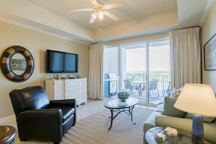 The Wharf 720 - 1 Bed/1 Bath Luxury Condo