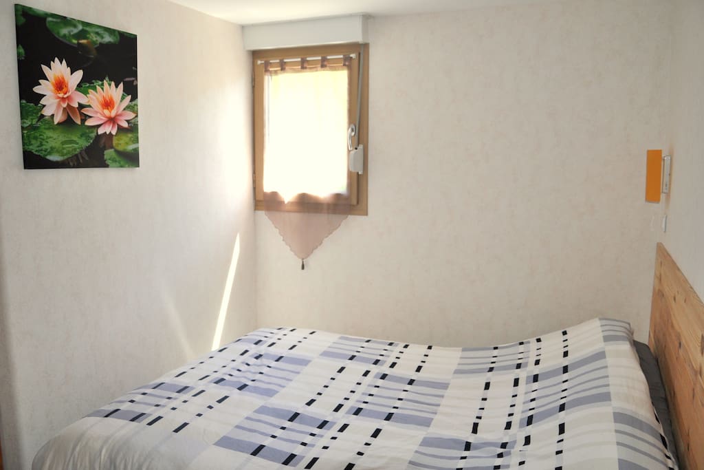 chambre lit 140
