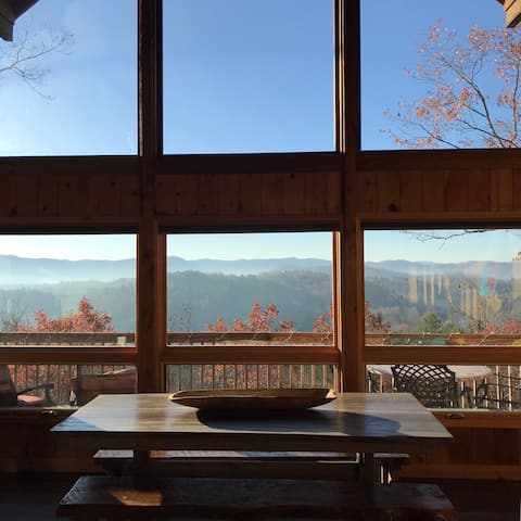 Cozy + Secluded 180 Degree Mountain View Cabin