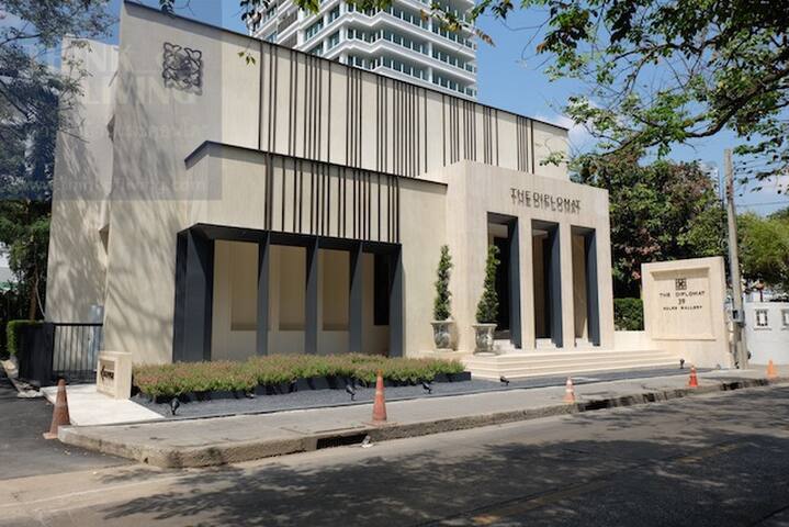 Exquisite Value: luxury 2BD/2BA in city center BTS