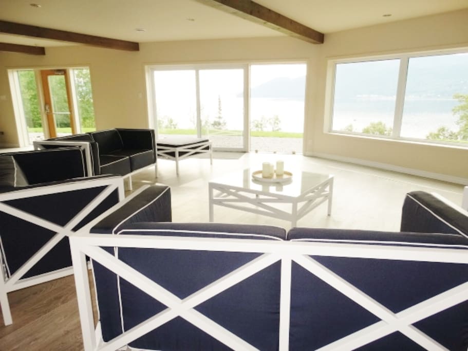 Grand salon -lounge vue sur Fjord