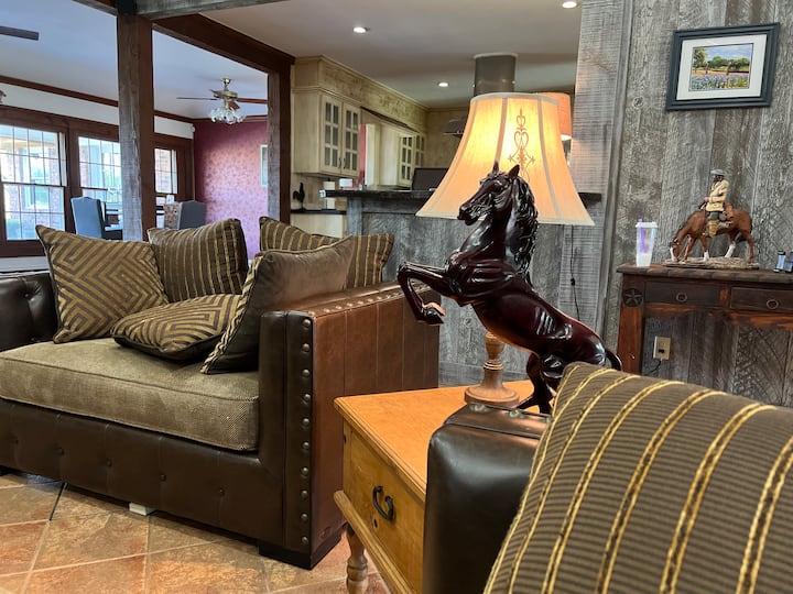Hallelujah Ranch ~Western Retreat ~Horses & Pool - Roanoke, TX