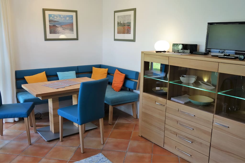 Wohn-/Esszimmer mit ausziehbarem Tisch