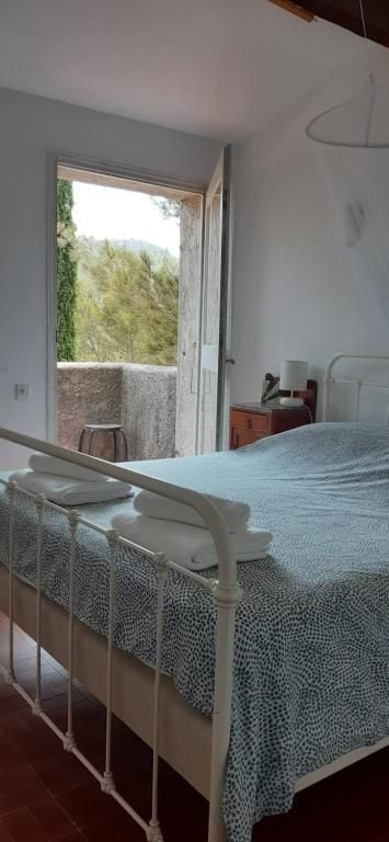 1er étage : Chambre N°3 avec petit balcon