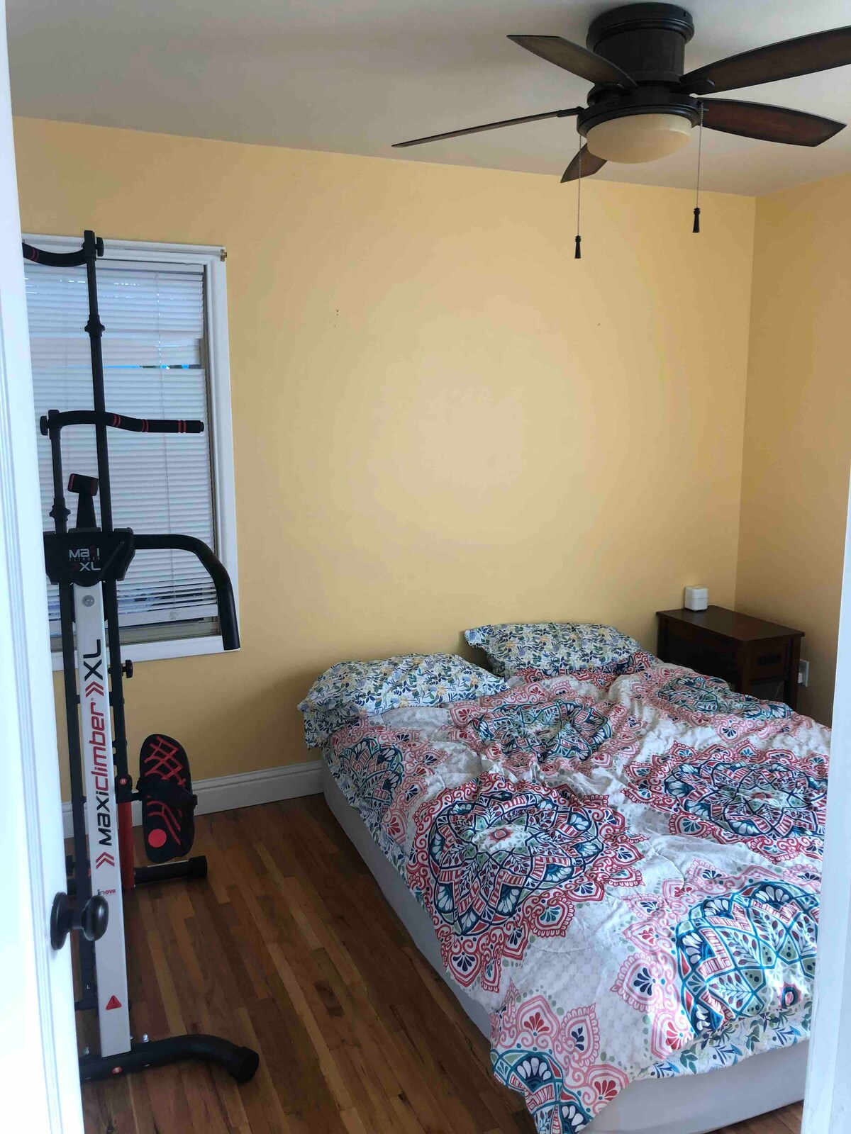 卧室2 ：令人难以置信的舒适标准双人床，配有Temperpedic记忆泡沫层。 