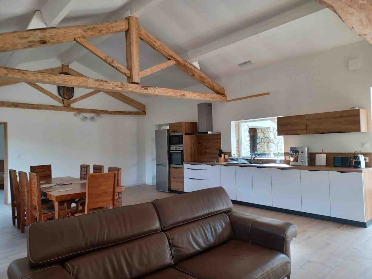 Successful Airbnb property: Gite on exceptional site in Diocèse De Valence