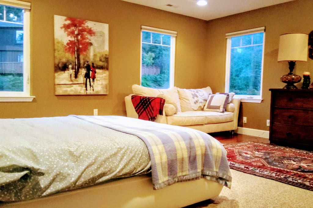 Another view of the room.