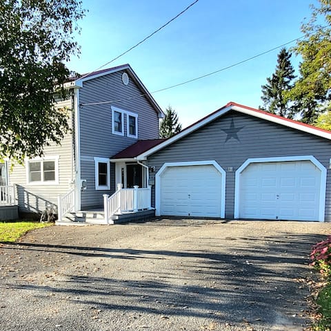 Comfortable Home w/ Direct Access to Trail