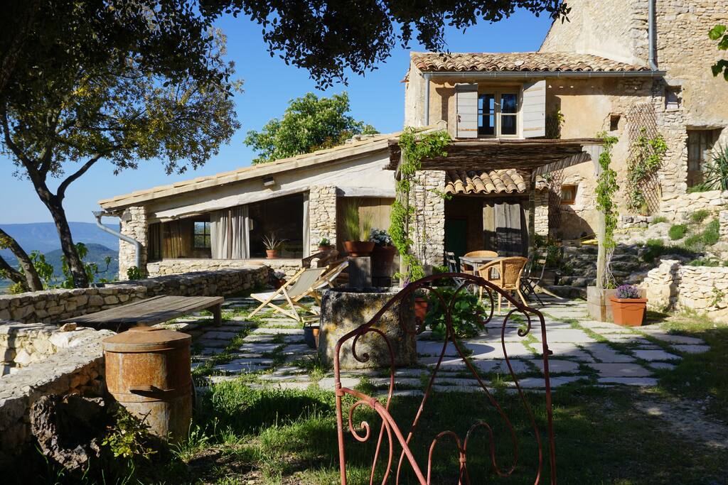 Terrasse de 100m2 en restanque plein Sud