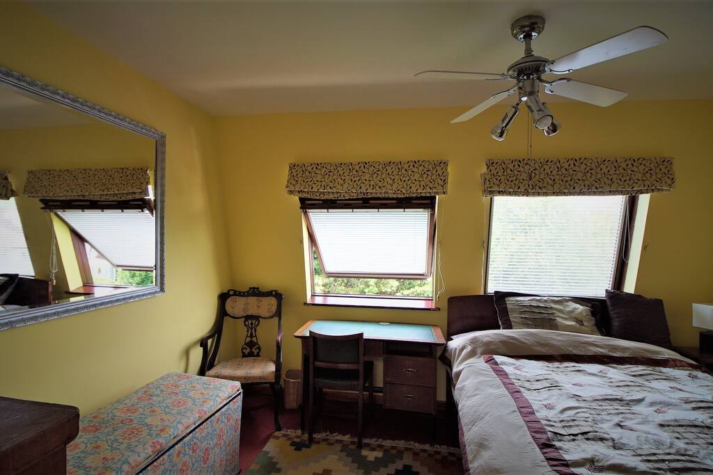 Light & airy room in quiet green area