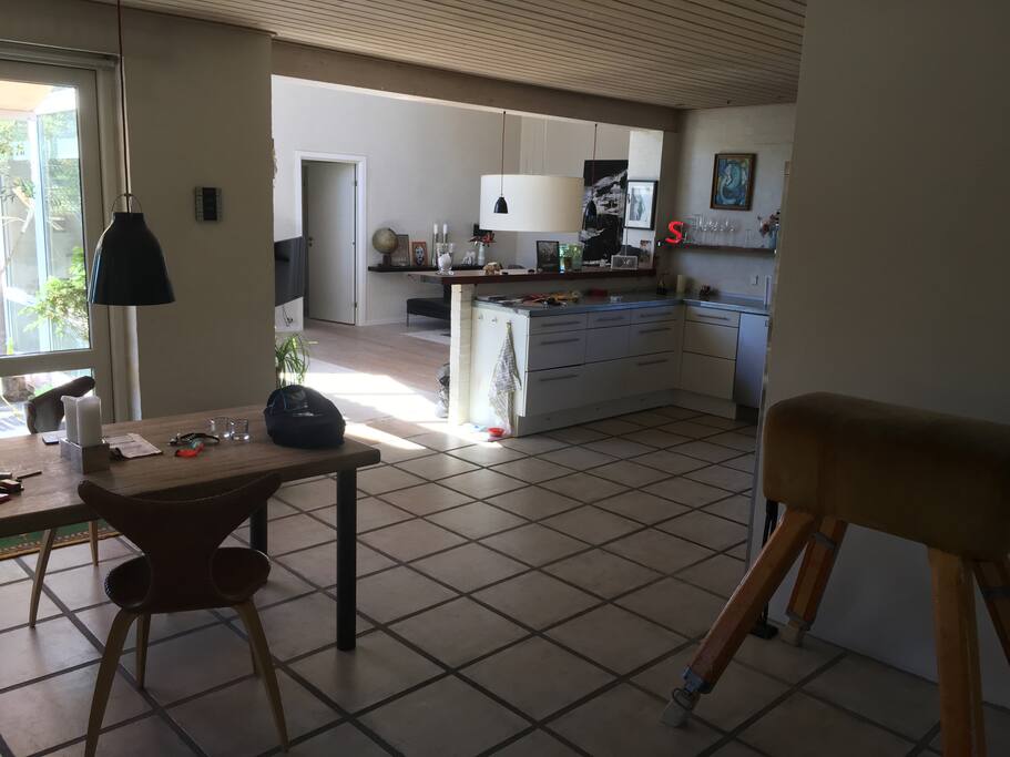 Entré and kitchen