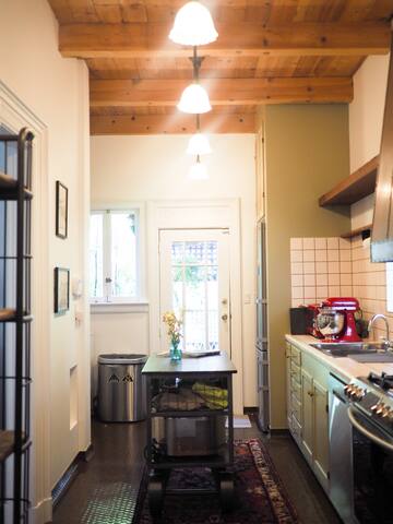 Modern Victorian – Peloton, Office, Garden gallery image 4