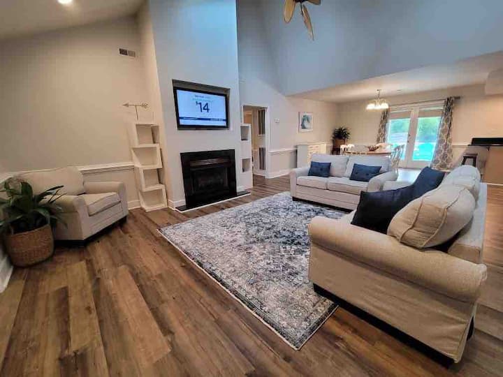 Dog friendly 3bedroom ManteoHuge fenced in yard! Houses for Rent in Manteo, North Carolina