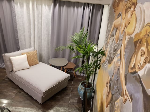 Kyra's central apartment