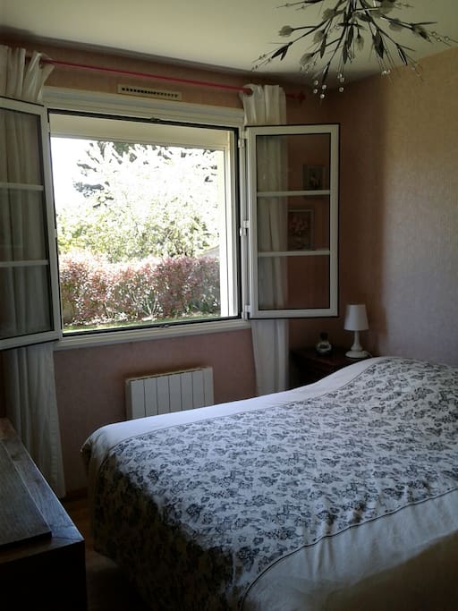 lit de 10, chambre avec grande Tv