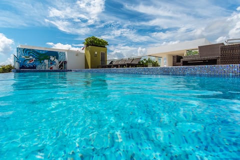 Quiet 1 block from beach and 5th Pool w/seaview