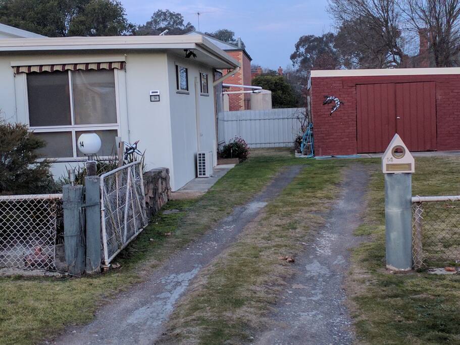 Please park in the driveway.